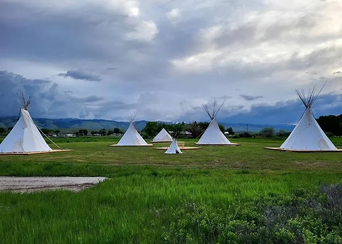 Rustic Elegance: Tipi Glamping By Wind River Mountains In Washakie Luxury tent *